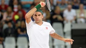 Le Suisse Roger Federer lors d'un match de gala face à l'Espagnol Rafael Nadal, au Cap en Afrique du Sud, le 7 février 2020