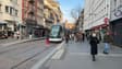 Une vue de l'arrêt de tram Faubourg National au cœur du quartier éponyme à Strasbourg, début février 2025