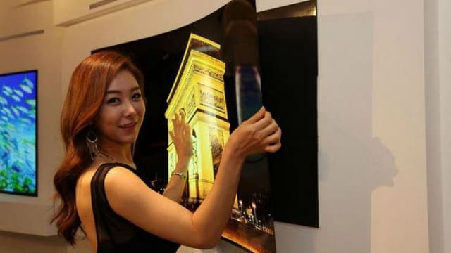 LG a présenté un prototype d'écran tellement fin qu’il s'apparente à un poster à aimanter sur un mur