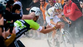 Tadej Pogacar sur les Strade Bianche, le 8 mars 2025