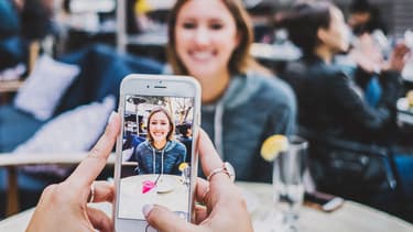 La moitié des adolescents américains reconnaît passer trop de temps sur son smartphone