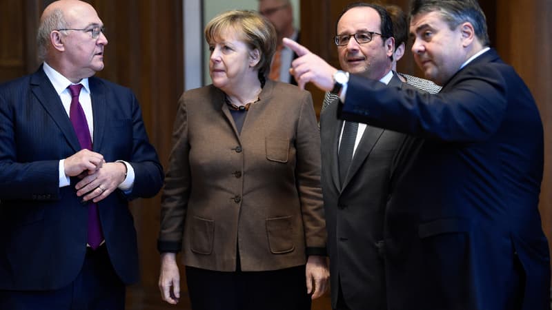 Michel Sapin, Angela Merkel, François Hollande et Sigmar Gabriel réunis à Berlin (Allemangne) le mardi 13 décembre 2016 à l'occasion de la 2e conférence numérique franco-allemande. 