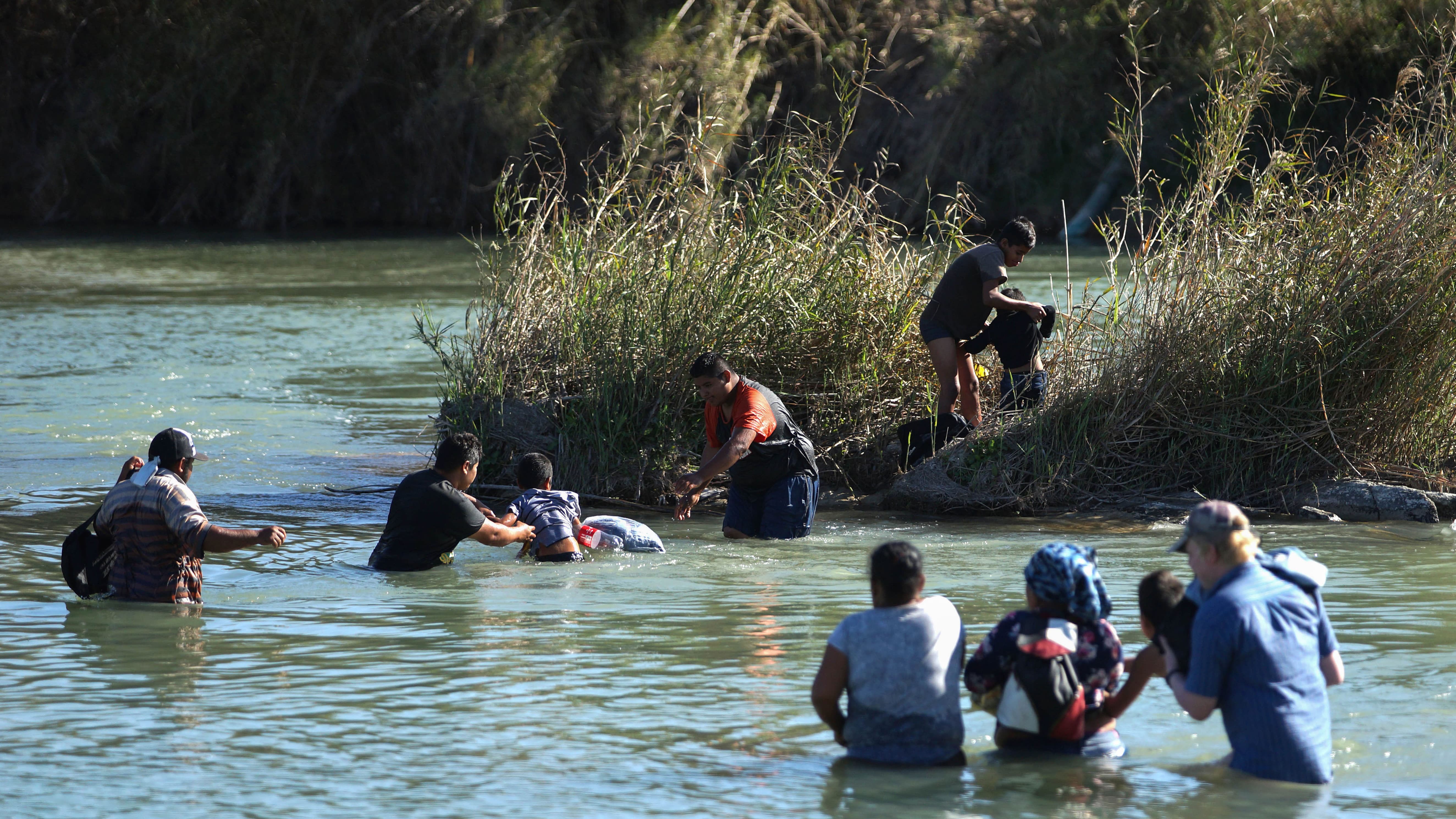 États Unis Au Texas Un Projet De Barrière Flottante Sur Le Rio Grande Pour Dissuader Les Migrants