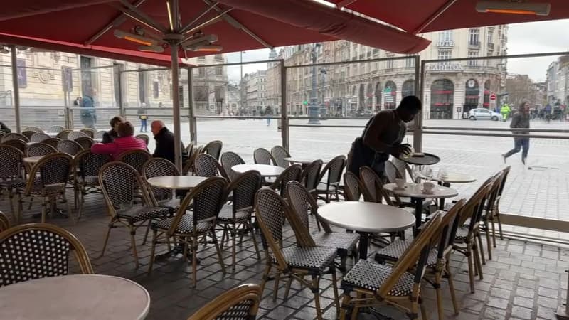 Les terrasses pourront encore, pendant quelques temps, être chauffées à Lille, a annoncé la mairie vendredi 1er avril 2022.