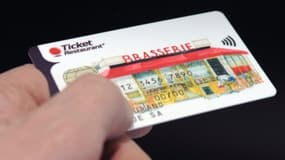 Les tickets-restaurants sont de plus en plus dématérialisés dans une carte à puce.