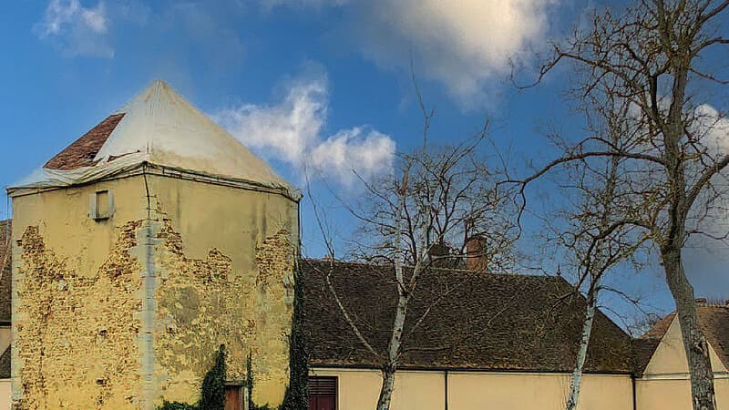 "UN ÉTAT DE PÉRIL AVÉRÉ: LE COLOMBIER DU DOMAINE DE PLAISIR, DANS LES YVELINES, LAURÉAT DU LOTO DU PATRIMOINE