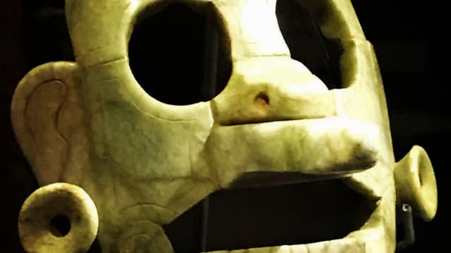 Le masque en jade avait été volé et exporté illégalement, avant d'être finalement saisi en Belgique en 2008.