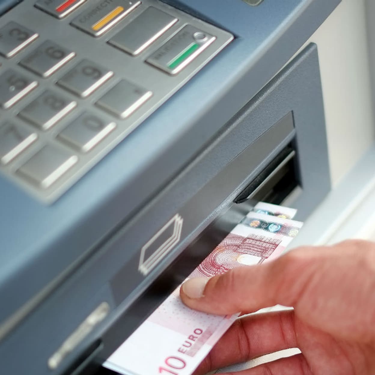 BNP Paribas, Société Générale et Crédit Mutuel-CIC vont mettre en commun  leurs distributeurs de billets