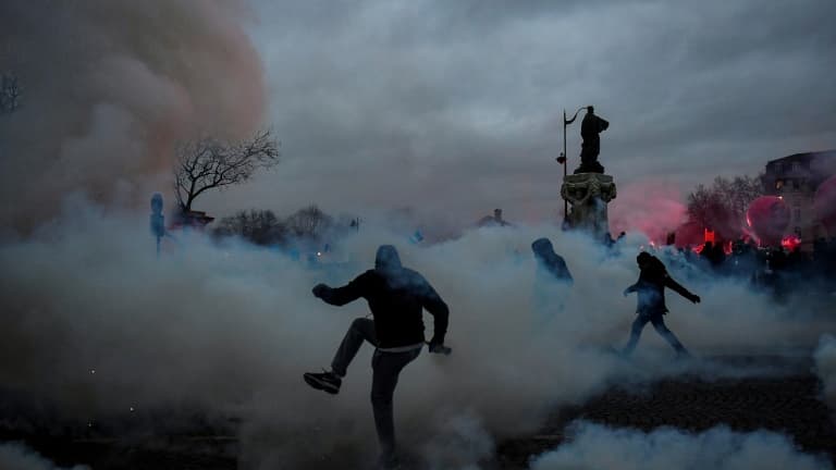 Des heurts entre ultra et forces de l'ordre lors de la manifestation contre la réforme des retraites à Paris, le 31 janvier 2023