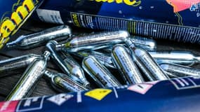 Des capsules de protoxyde d'azote, ou "gaz hilarant", le 10 mai 2022 à Lille (ILLUSTRATION)