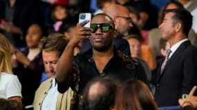 Le rappeur Mokobé au Parc des Princes lors du match de L1 PSG-Lens le 26 août 2023