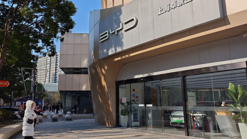 Levé à 4 heures, lits sans matelas, gardes armés... Le constructeur chinois BYD poursuivi au Brésil pour esclavage moderne présumé