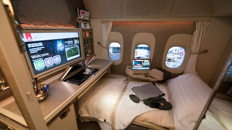 Déjà considérée comme une des plus luxueuses, la première classe des avions d'Emirates va se doter de salles de bain privées
