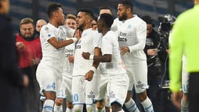 Dimitri Payet savoure avec le groupe après la victoire de l'OM