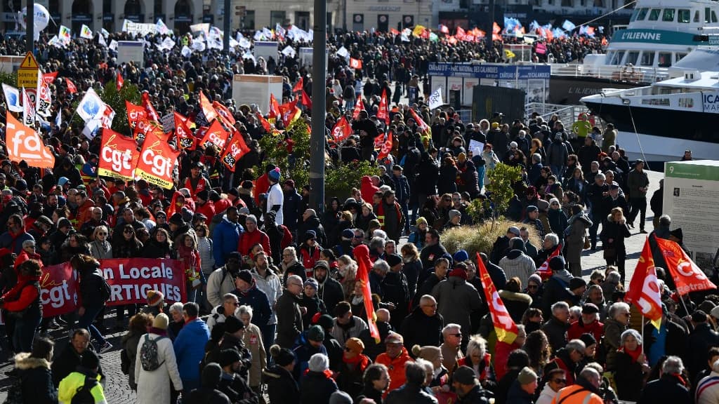 Des manifestants contre la réforme des retraites à Marseille, le 7 février 2023.