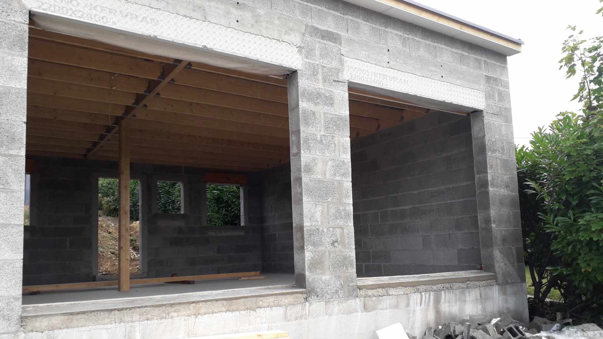 Le gros oeuvre est presque terminé mais le chantier mené par Kervran est à l'arrêt. Le gros oeuvre est presque terminé mais le chantier mené par Kervran est à l'arrêt.