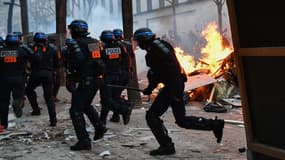 Des heurts ont éclaté entre manifestants et policiers le 5 décembre 2020 à Paris