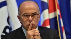 Le ministre de l'Intérieur Bernard Cazeneuve à Calais, le 20 août 2015.