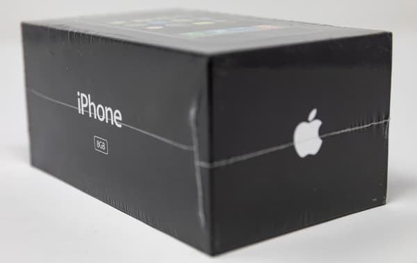 Un iPhone de première génération, vendu près de 40.000 dollars aux enchères