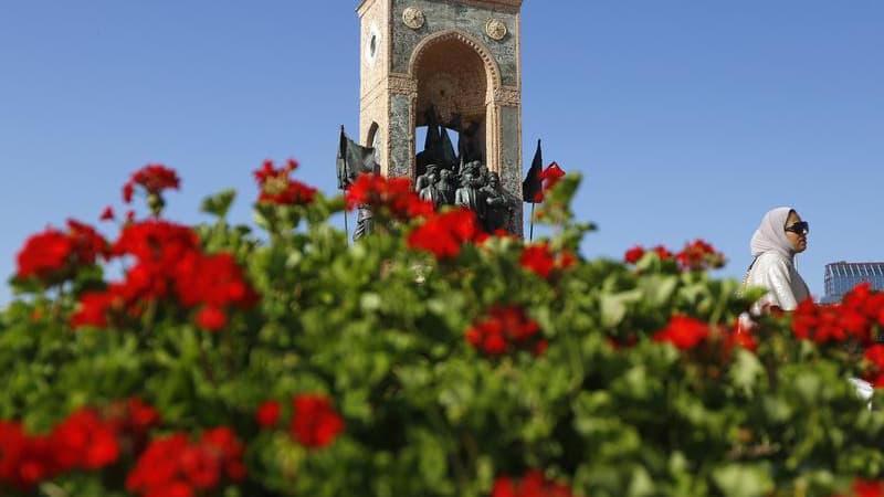 Le monument à la mémoire de Mustafa Kemal Atatürk sur la place Taksim, à Istanbul. Un tribunal administratif a annulé le projet de rénovation de la place Taksim à Istanbul, à l'origine d'un vaste mouvement de contestation, début juin, contre le gouverneme