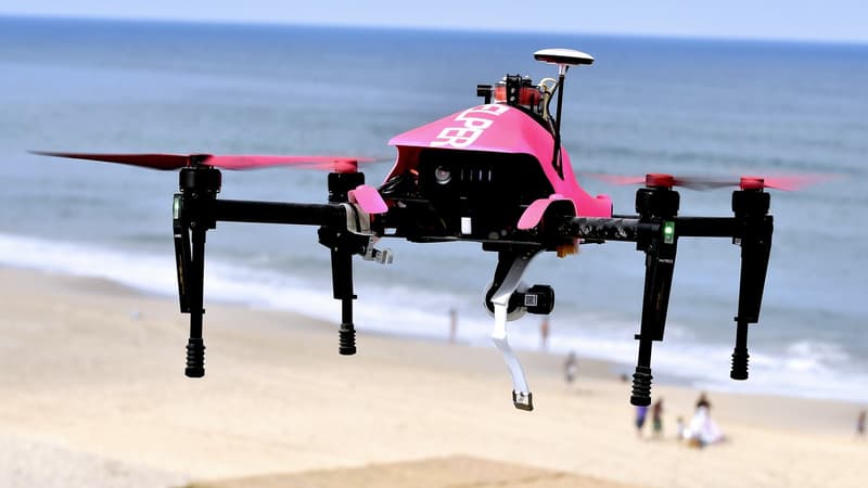 Le drone Helper au-dessus de la plage de Biscarrosse au mois d'août 2016.