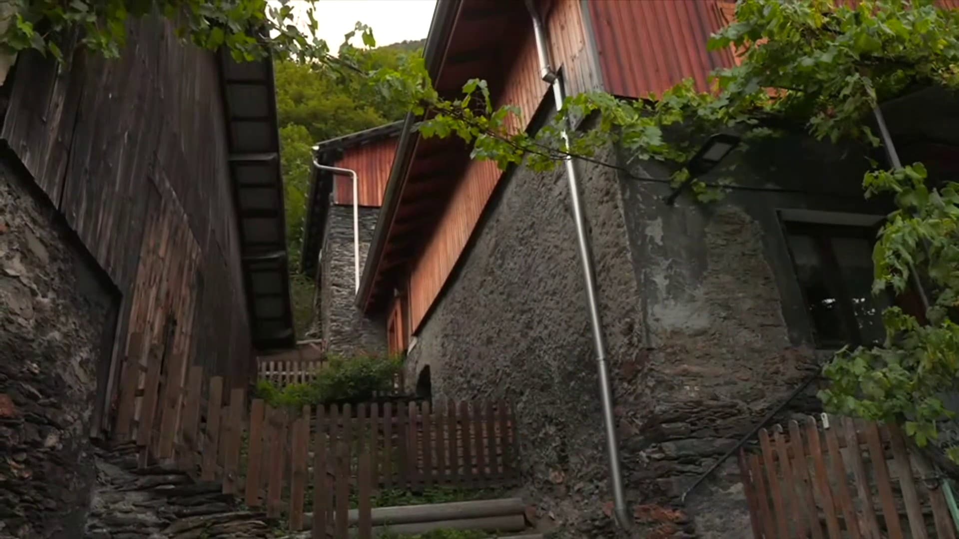 "UN POTENTIEL GLISSEMENT ROCHEUX": 5.000 M3 DE ROCHE MENACENT DE S'ÉCROULER EN SAVOIE, UN HAMEAU BIENTÔT ÉVACUÉ