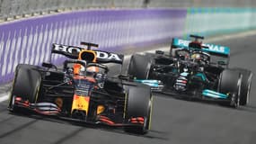 Max Verstappen et Lewis Hamilton, à Djeddah le 5 décembre 2021