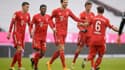 Les joueurs du Bayern Munich sous la pluie à l'Allianz Arena