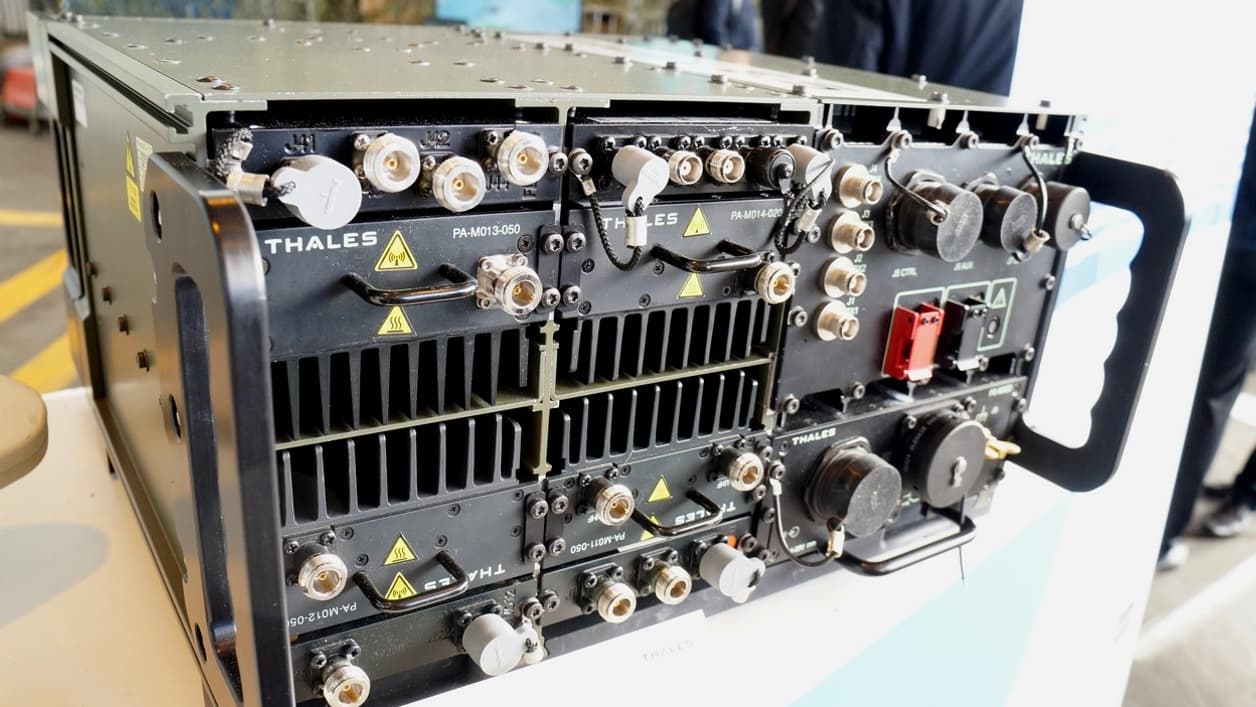 Un brouilleur radio. Un brouilleur radio.