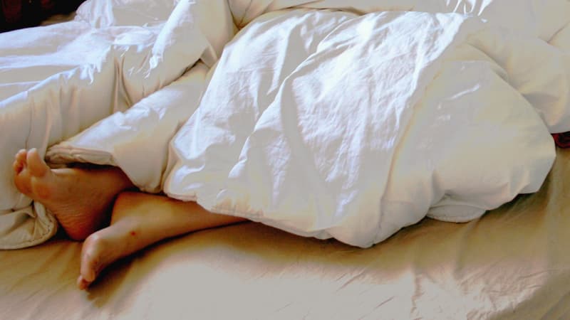 Dormir six heures par nuit serait suffisant, selon une étude américaine. 