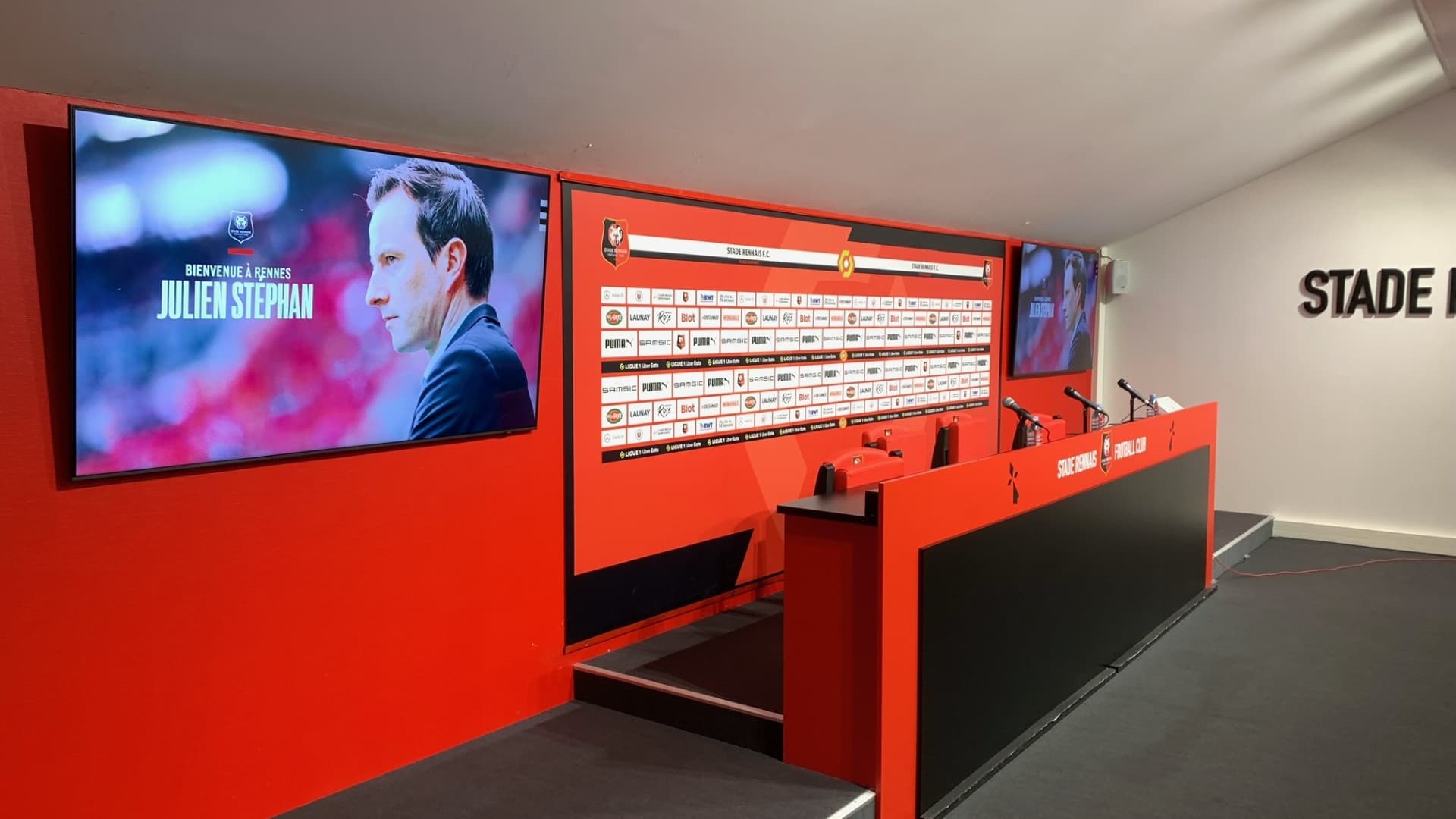 Tout est prêt pour la présentation de Julien Stéphan à Rennes (20 novembre 2023) Tout est prêt pour la présentation de Julien Stéphan à Rennes (20 novembre 2023)