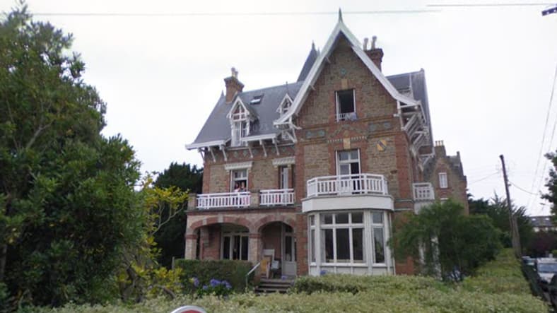 Vue de la villa. 