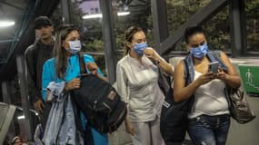 Des personnes portant un masque en Colombie