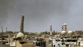 Vue des minarets près de la mosquée Al-Nouri, le 24 mai 2017 dans la vieille Ville de Mossoul