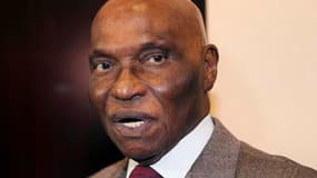 Selon une source proche du ministère français de la Défense, le passage sous souveraineté sénégalaise des bases de l'armée française à Dakar, annoncé par le président Abdoulaye Wade, ne change rien sur le terrain, dans l'attente d'un nouvel accord de défe