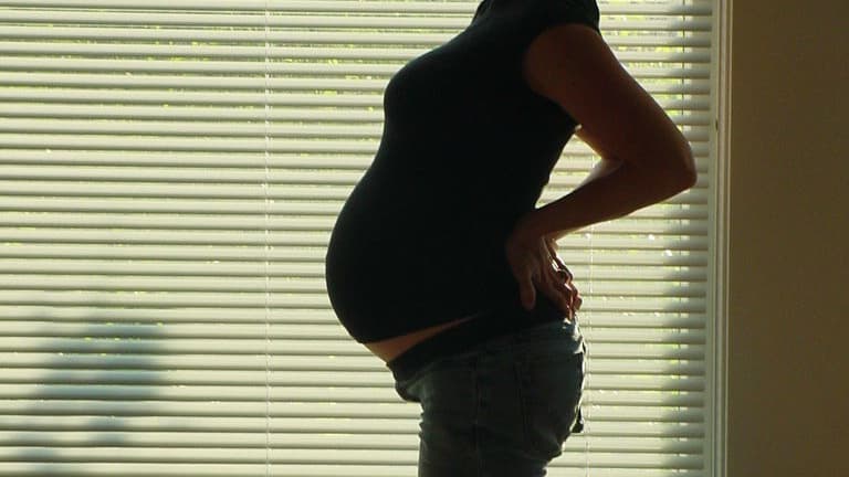Une femme de 59 ans souhaite pouvoir porter l'enfant de sa fille décédée (illustration).