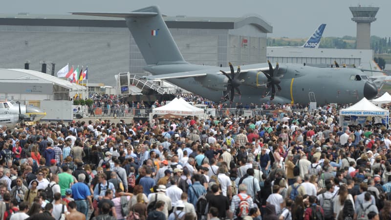 Des visiteurs au salon du Bourget, samedi 20 juin 2015.