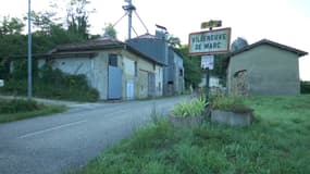 L'entrée de la commune de Villeneuve-de-Marc (Isère), où son maire a été violemment agressé le 6 août 2025.