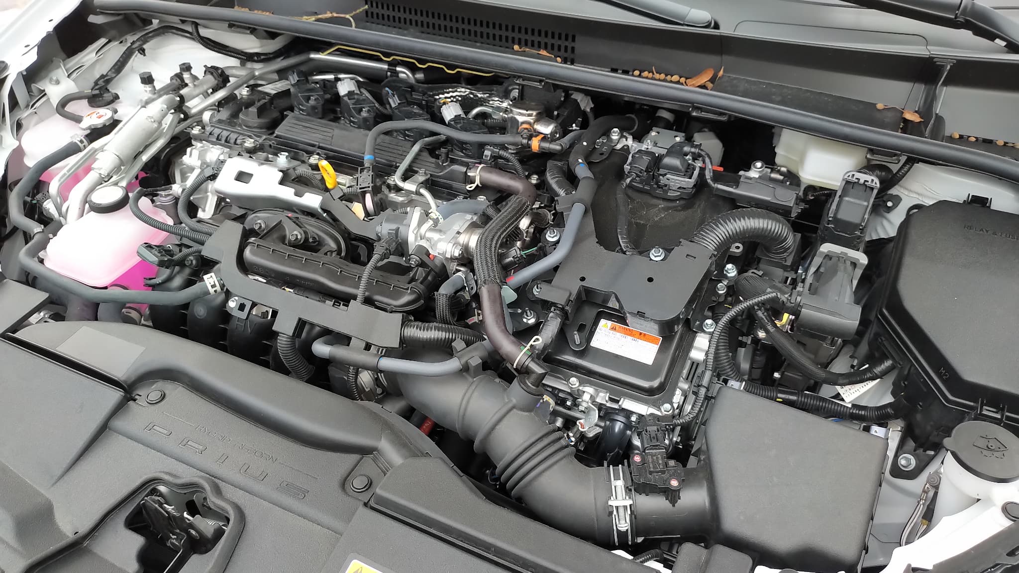 Couplée à un moteur thermique 4 cylindres de 2 litres, sa batterie de 13,6kWh de capacité lui garantit une autonomie zéro émissions de 86 kilomètres en cycle mixte WLTP Couplée à un moteur thermique 4 cylindres de 2 litres, sa batterie de 13,6kWh de capacité lui garantit une autonomie zéro émissions de 86 kilomètres en cycle mixte WLTP