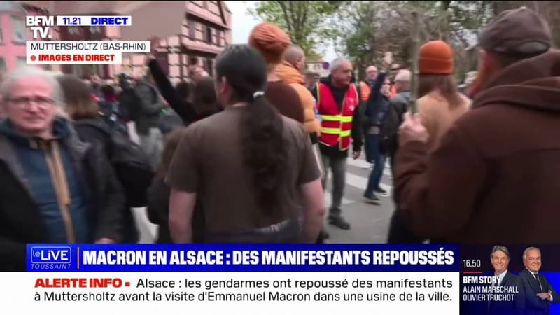 Bas-Rhin: des manifestants rassemblés à Muttersholtz avant l'arrivée d'Emmanuel Macron