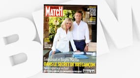 Emmanuel et Brigitte Macron en une de "Paris Match", à l'occasion du numéro en kiosques le 20 août 2020.