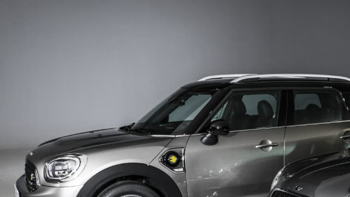Le Countryman Cooper S E à côté du concept de Mini électrique. Une version de série de cette dernière arrivera d'ici 2020. Le Countryman Cooper S E à côté du concept de Mini électrique. Une version de série de cette dernière arrivera d'ici 2020.