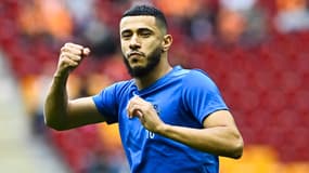 Younès Belhanda le poing serré avant un match avec Galatasaray en mai 2022