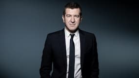 Matthieu Pigasse, banquier d'affaires milliardaire de 57 ans, estime que la gauche incarne la "seule alternative possible au Rassemblement national" en 2027. 