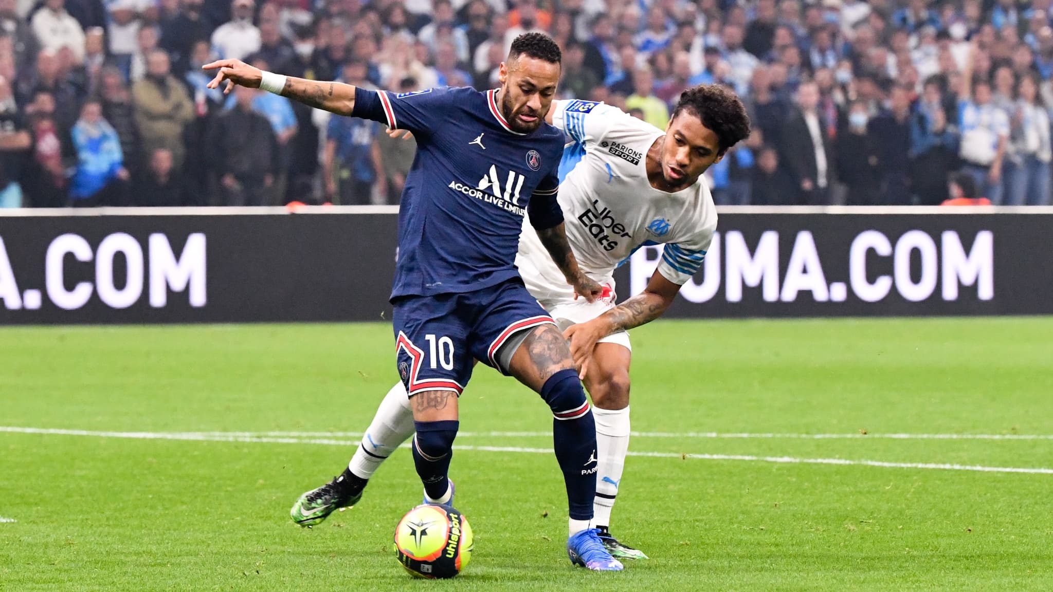 Neymar face à Boubacar Kamara lors d'OM-PSG Neymar face à Boubacar Kamara lors d'OM-PSG