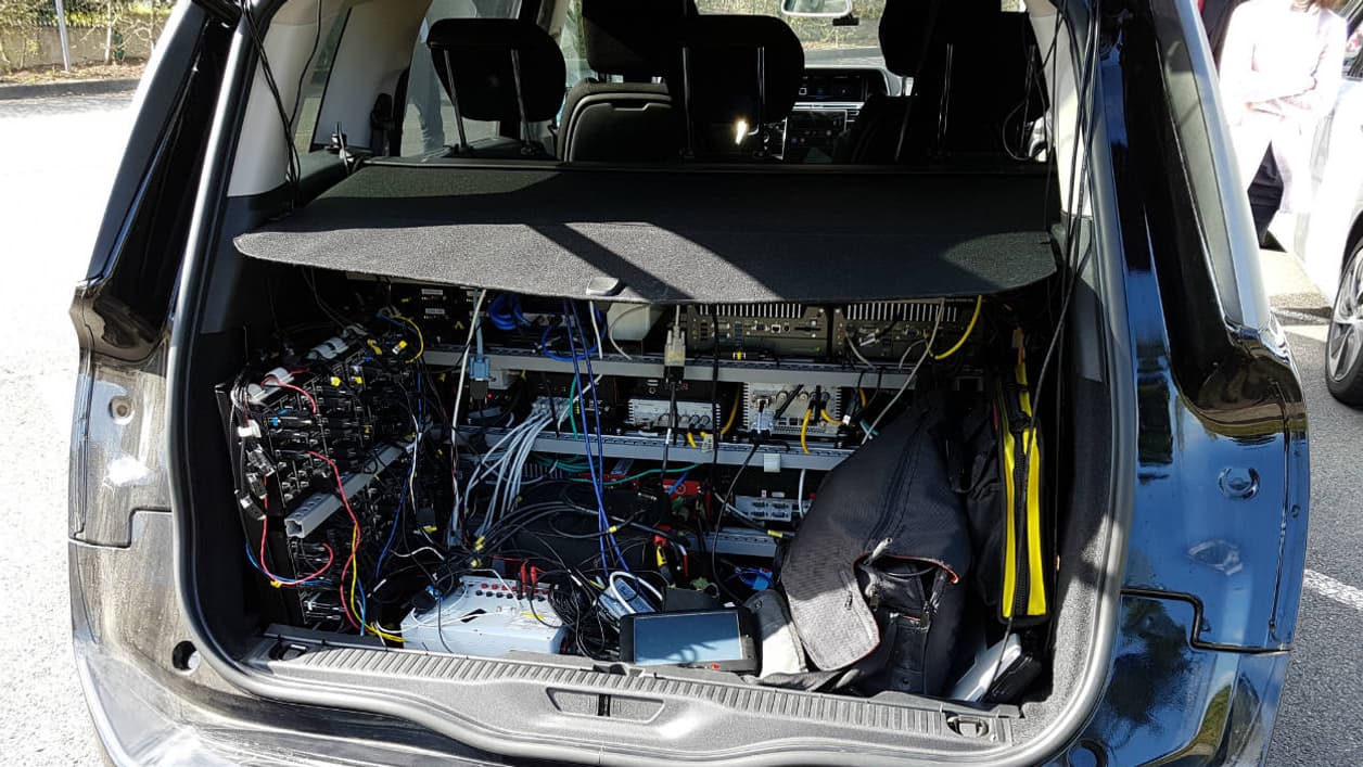 Sur le C4 Picasso (photo) comme sur l'Espace, le coffre est un peu encombré par le matériel informatique embarqué pour les tests. Sur le C4 Picasso (photo) comme sur l'Espace, le coffre est un peu encombré par le matériel informatique embarqué pour les tests.