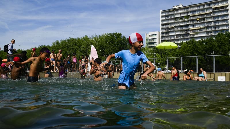 Pour la deuxième année, les Parisiens peuvent se baigner dans le bassin de la Villette.