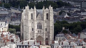 Après l'incendie qui a ravagé sa toiture en 1972, la cathédrale de Nantes a fait l'objet de travaux complets de rénovation intérieure et extérieure qui durent encore...