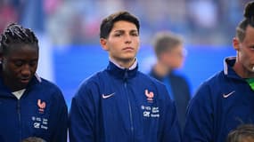 Elisa De Almeida pendant l'hymne, dernier match de préparation de l'équipe de France avant l'Euro, 27 juin 2025