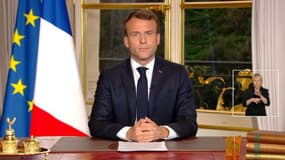 Emmanuel Macron en direct de l'Élysée, ce mardi soir, au lendemain de l'incendie de Notre-Dame de Paris.